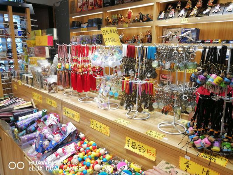 新潮饰品引领时尚潮流——玮愉帆饰品店洞察行业动态